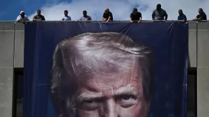 Politica: Invece di chiedere inutili abiure su un regime di cento anni fa, chiediamo a Giorgia Meloni & C0 che pensano del fascismo di oggi.   America addio… L’addio americano alla democrazia “non si può più dire niente” e  gli antifascisti sono considerati terroristi, questa è la libertà di parola intesa alla maniera di Trump. Cosa pensare dell’asse Trump-Putin ai nostri giorni. Quella di Trump non è ‘cancel culture’, è un vero scivolamento verso Mosca…