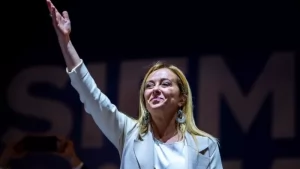 Politica: Giorgia Meloni fascista? Diciamo le cose come sono è reazionaria ovvero molto peggio. Mai prima d’ora avevamo dovuto affrontare una situazione politica così complicata e incerta nell’esito ottenibile. La scelta è tra Democrazia o Democratura…