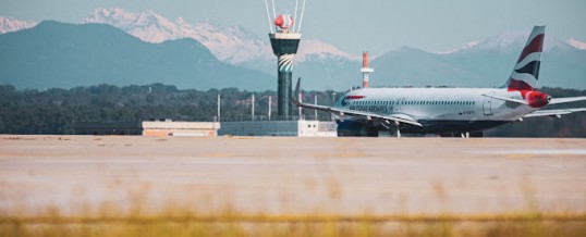Politica: l’aeroporto di Malpensa è stato ufficialmente intitolato a Silvio Berlusconi, un vuoto d’aria politico…