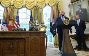 Politica: Il ritorno del Re che voleva essere un duro, ma il ‘capitalismo cannibale’ costringe Trump alla retromarcia e addestra tutto il Mondo alla Resistenza. I primi cento giorni della seconda presidenza Trump, sono un disastro…