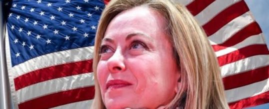 Meloni vende paura, colpisce l’Europa, e spedisce la patria a Washington…