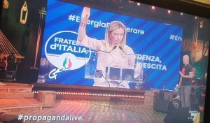 Politica: Governo Meloni segnali di autoritarismo. Italia sempre più vicina al ritorno di un regime autoritario. Il pericolo è concreto e l’adesione all’Ue non è garanzia sufficiente a impedirlo. Perché un governo autoritario sarebbe dannoso?